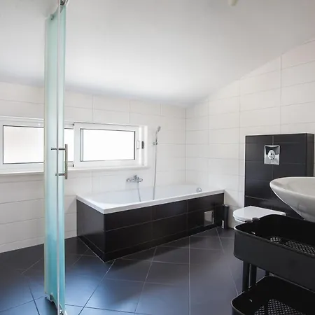 Apartments Leut 80M From The Sea Podgora Room photo