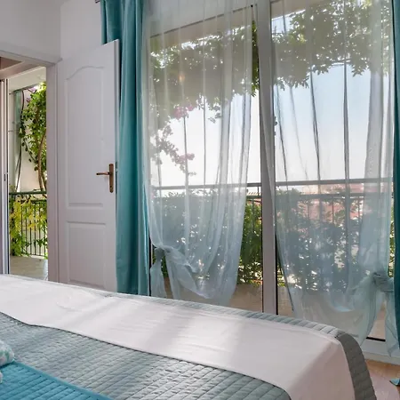 Apartments Leut 80M From The Sea Podgora Room photo