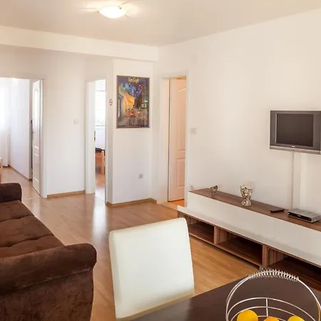 Apartments Leut 80M From The Sea Podgora Room photo