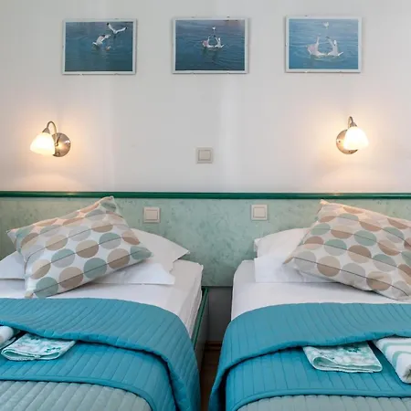 Apartments Leut 80M From The Sea Podgora Room photo
