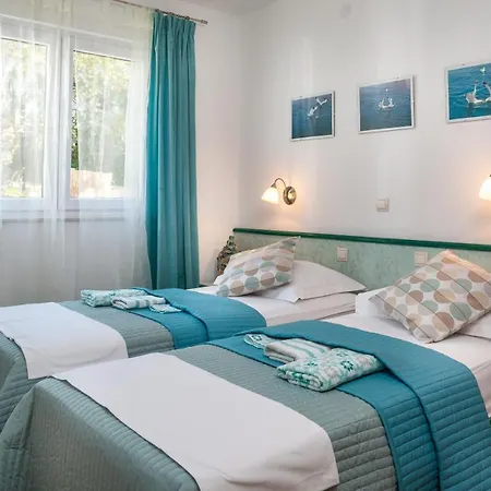 Apartments Leut 80M From The Sea Podgora Room photo