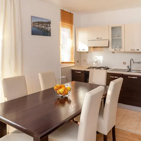 Apartments Leut 80M From The Sea Podgora Room photo