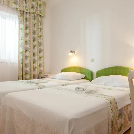 Apartments Leut 80M From The Sea Podgora Room photo