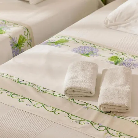 Apartments Leut 80M From The Sea Podgora Room photo