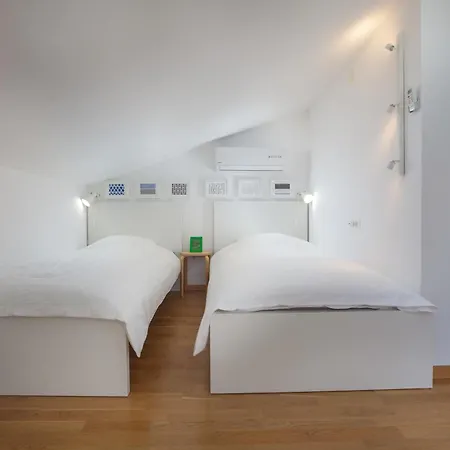 Apartments Leut 80M From The Sea Podgora Room photo