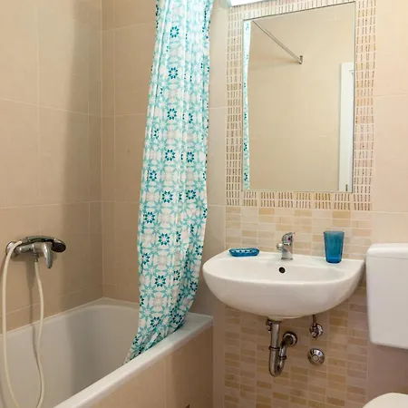 Apartments Leut 80M From The Sea Podgora Room photo