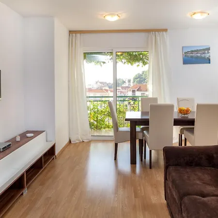 Apartments Leut 80M From The Sea Podgora Room photo