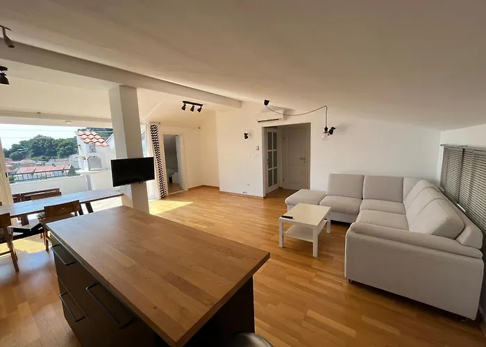 Apartments Leut 80M From The Sea