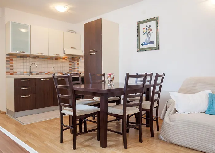 Apartments Leut 80M From The Sea