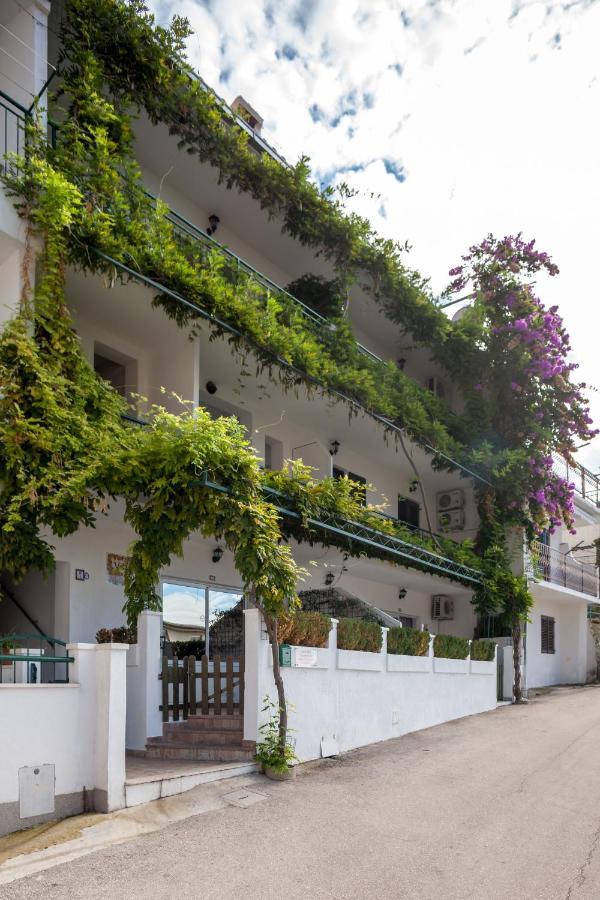 Leut 80m From The Sea
