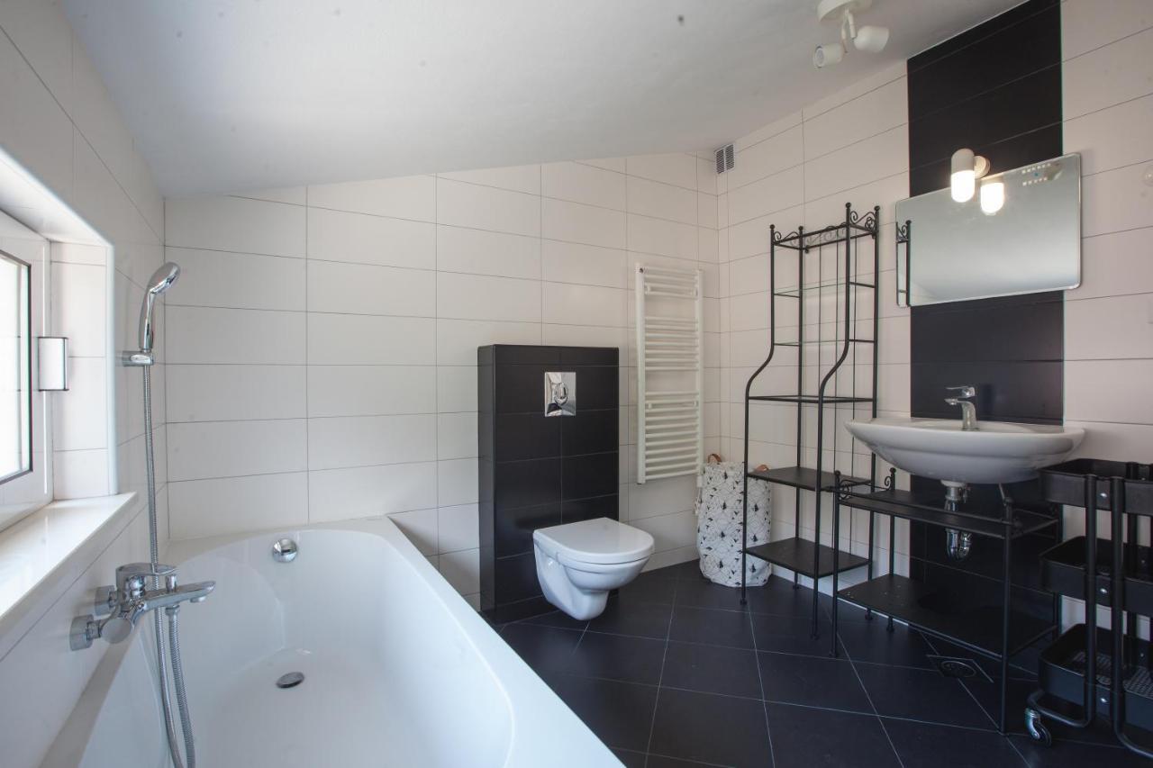 Apartment Leut 80m From The Sea Podgora