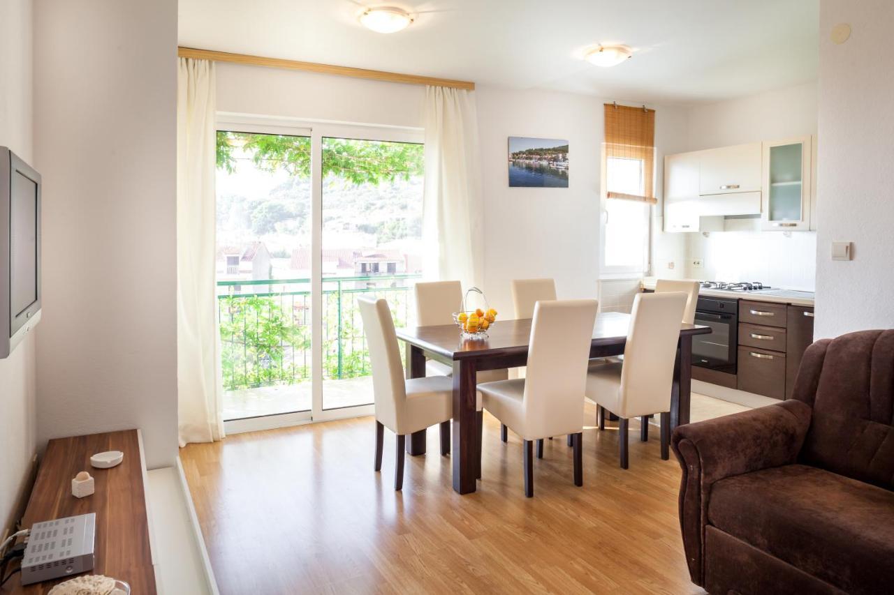Leut 80m From The Sea Apartment Podgora