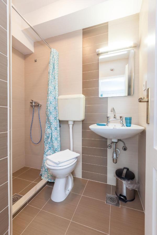 Apartment Leut 80m From The Sea Podgora