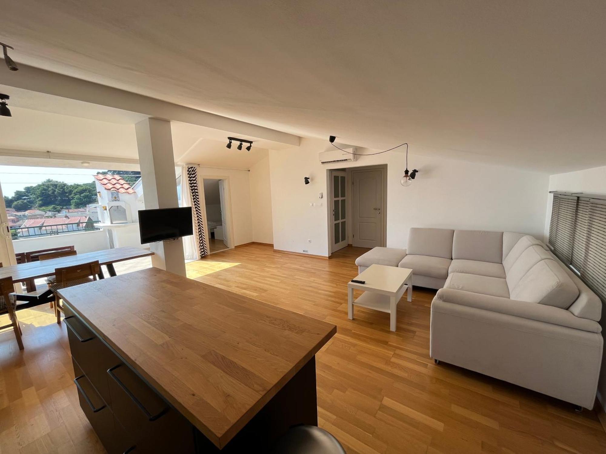 Leut 80m From The Sea Apartment