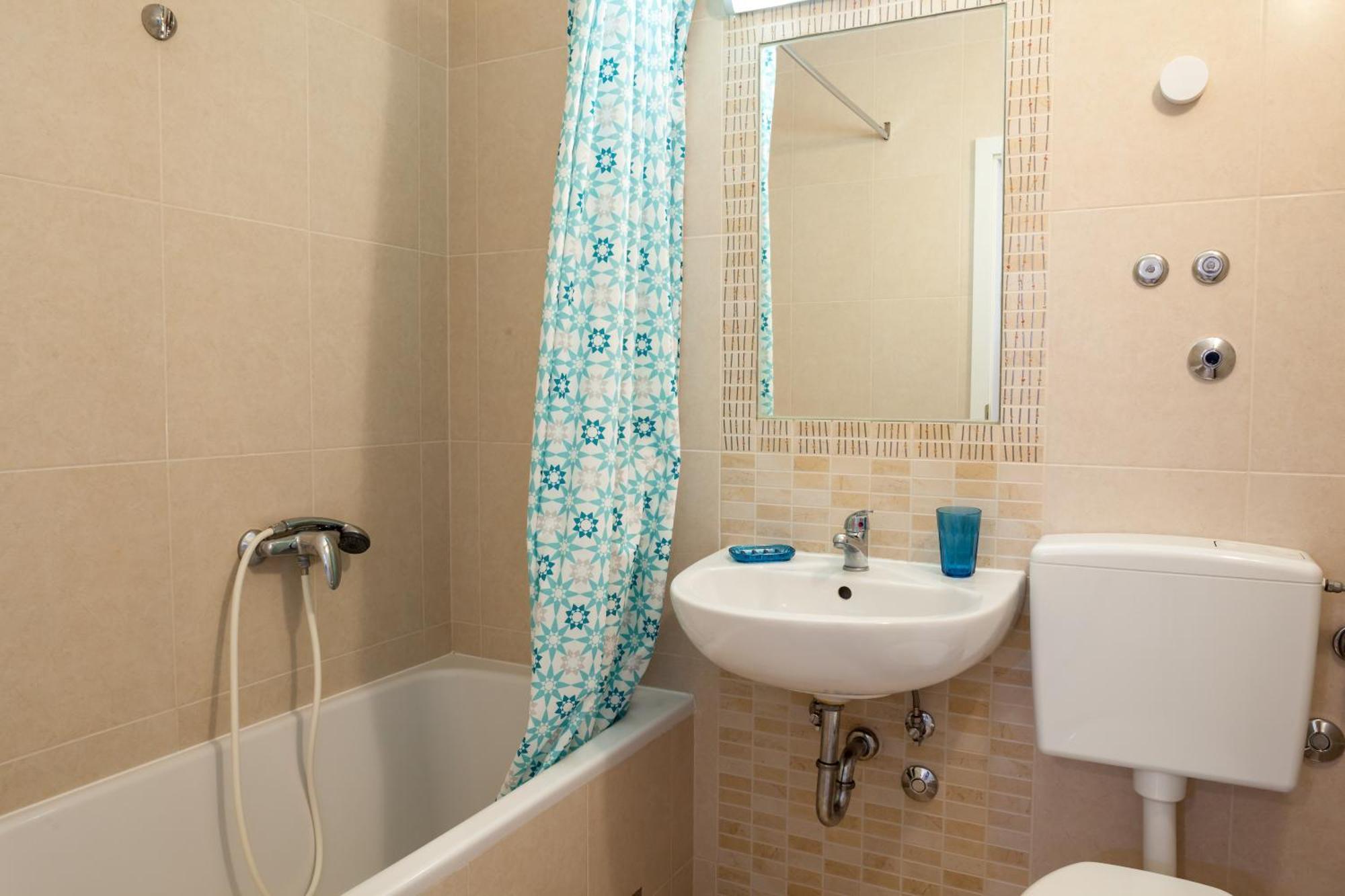 Leut 80m From The Sea Apartment *