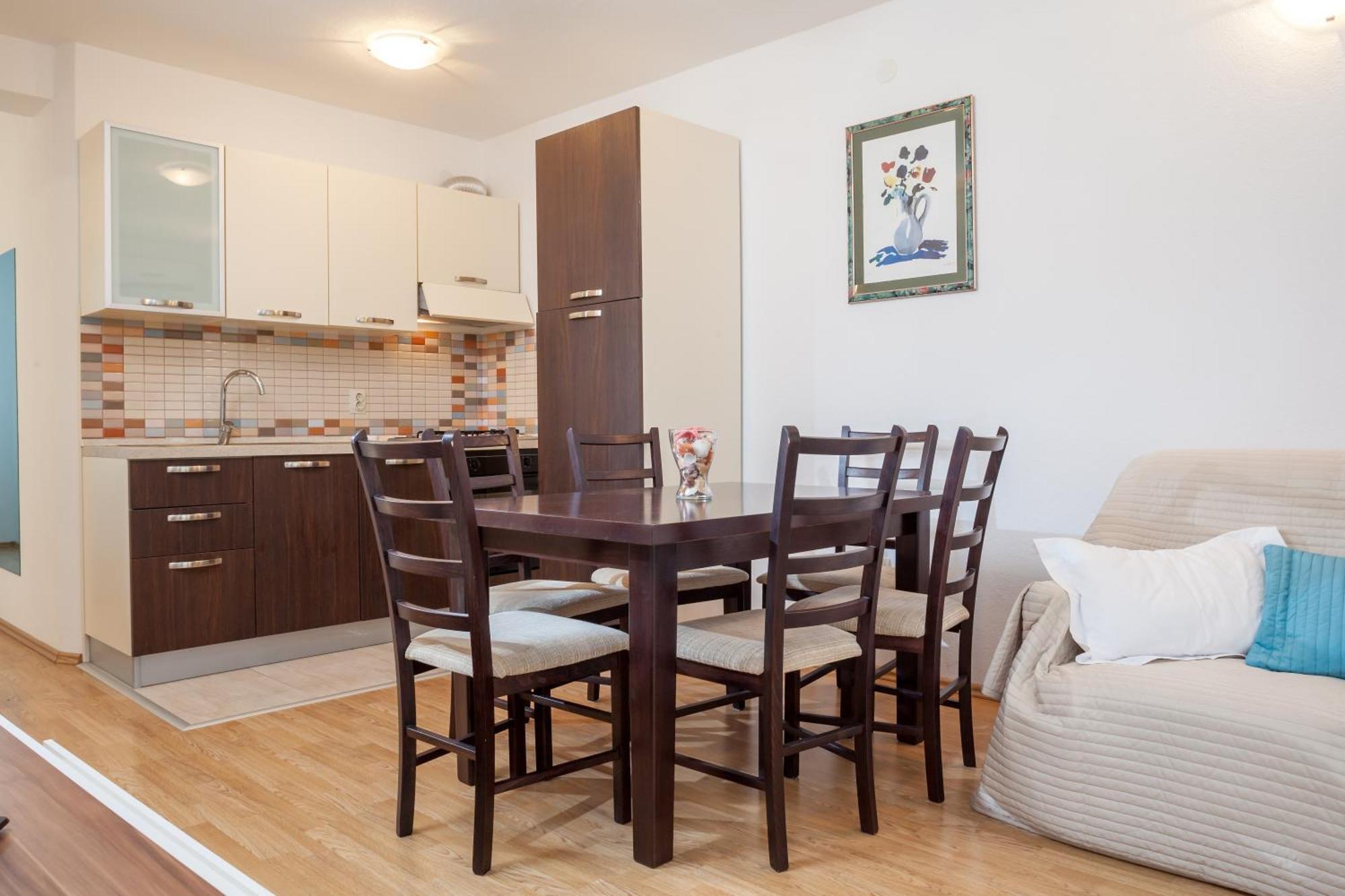 Leut 80m From The Sea Podgora